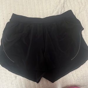 black lululemon shorts